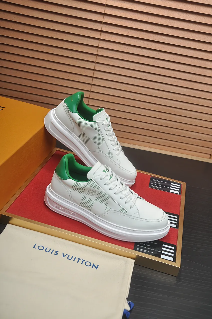 Men's men's shoes 💰640💶Original development, quality shipping, welcome to compare - LV sneaker series sports shoes introduce the loose silhouette of the ready-to-wear series into the spring and summer men's wear shows and make an eye-catching appearance. The cow leather upper is combined with rough fabric laces, and colorful beading highlights the brand's classic elements. LV letters mark the tongue and Monogram floral outsole. Mixed materials Made of top-grain cowhide, thick shoelace design, large Monogram print on the side, mesh lining and cotton feet, the comfort is as extreme as ever, premium heritage, quality first, worth owning! Size: Men’s 38-45 (45 is custom-made and cannot be returned or exchanged)